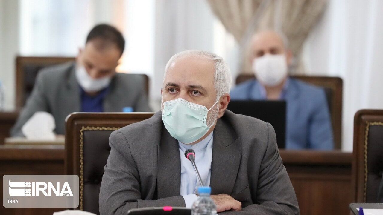 ظریف اتحادیه اروپا را به دست برداشتن از استانداردهای دوگانه فراخواند