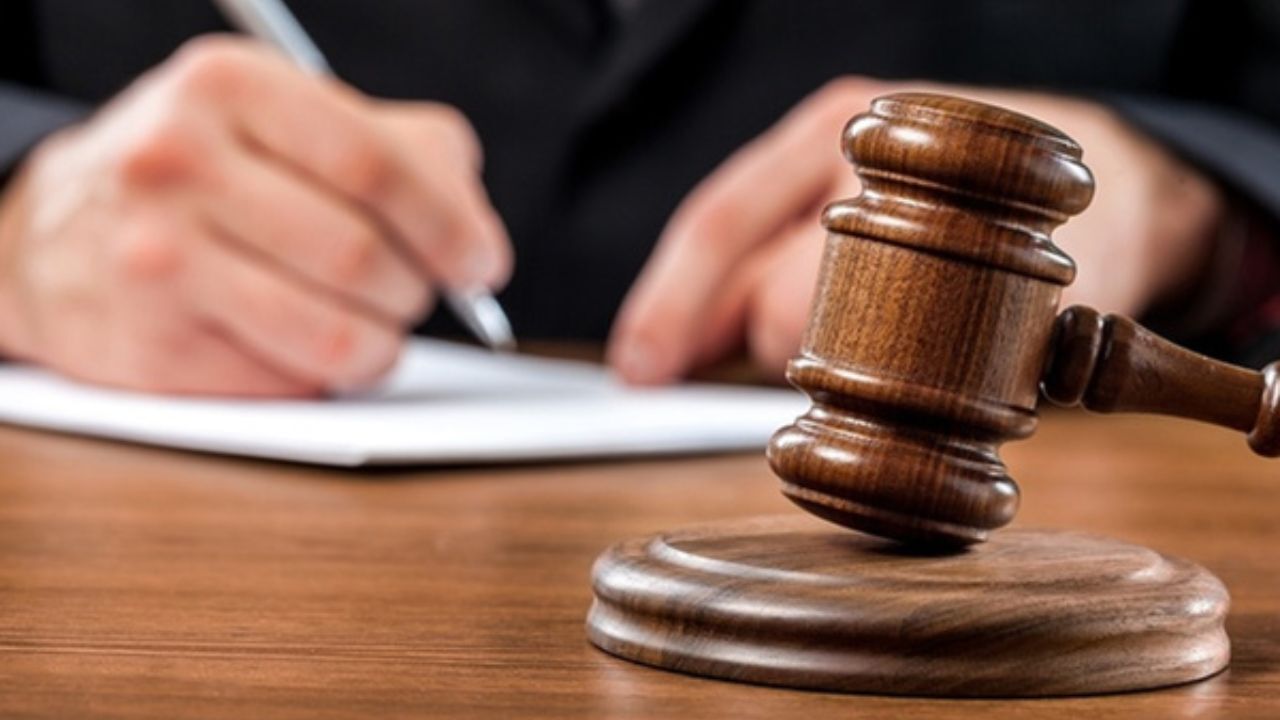 وکیل کاسب نیست