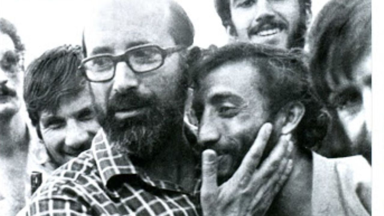 این شهید را پس از شهادتش می‌خواستند دستگیر کنند! / فرمانده «دستمال‌سرخ‌ها» چه کسی بود؟