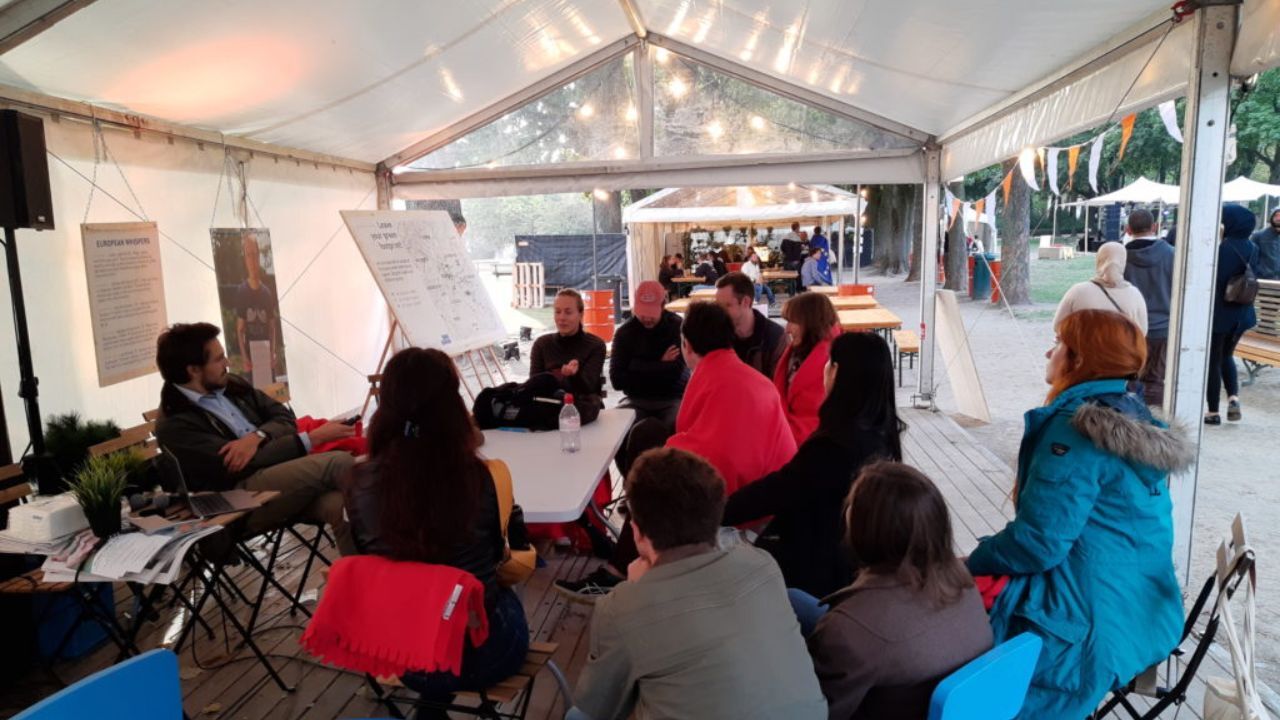 اینفوگرافی| چند درصد شهروندان کشورها  به صورت ماهانه کار داوطلبانه انجام می‌دهند؟
