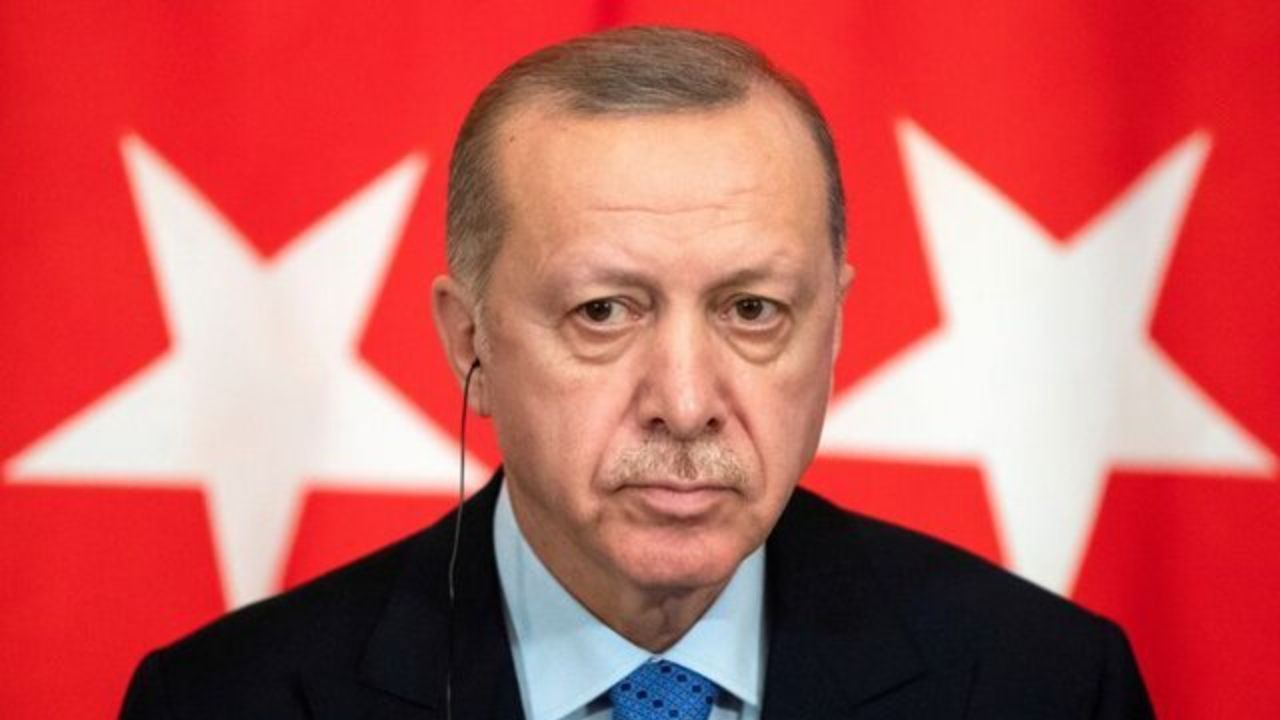 شعرخوانی تا به تای یک سیاستمدار خبر از ورشکستگی او می‌دهد