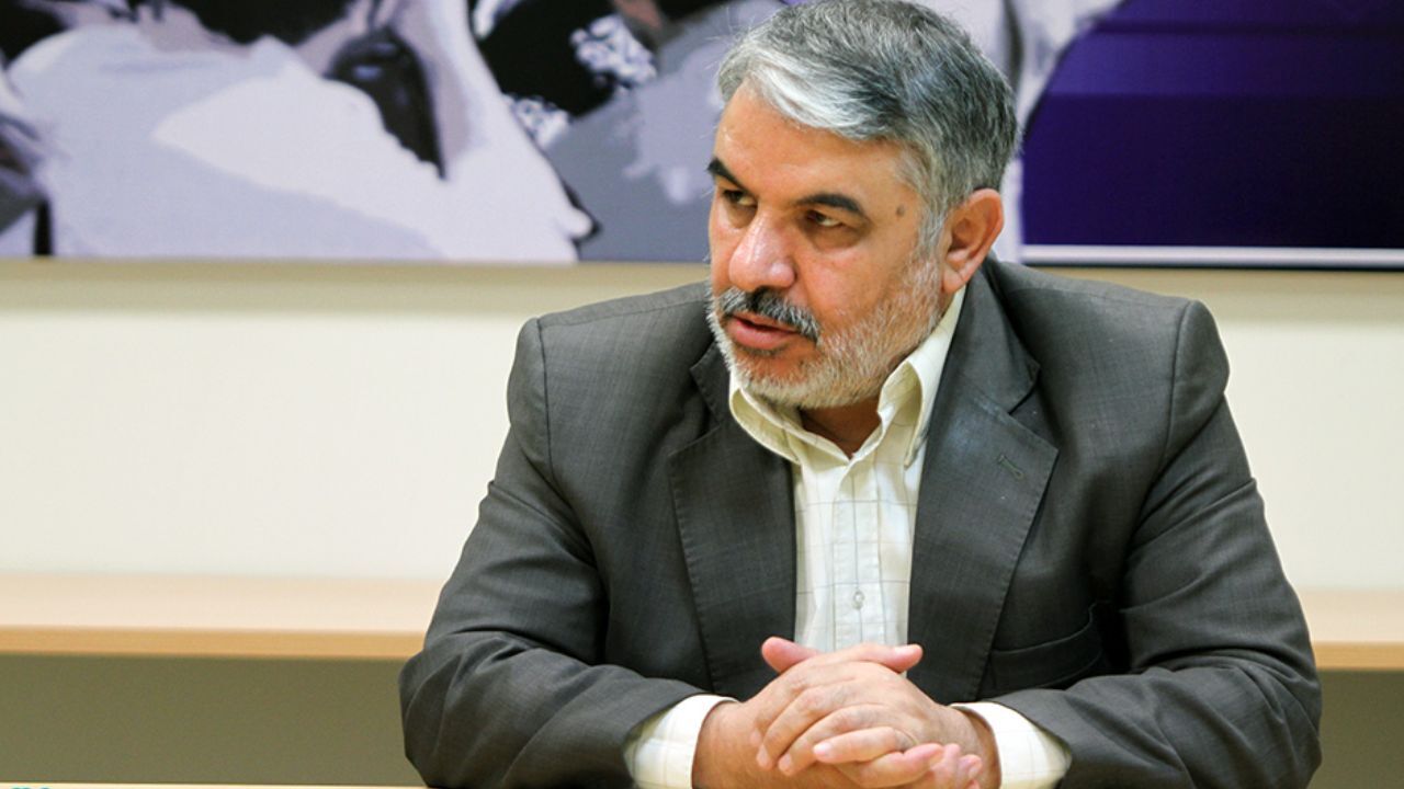احمدی‌نژاد همه پز اصول‌گرایان بود / او هم با مرامشان همراه نشد