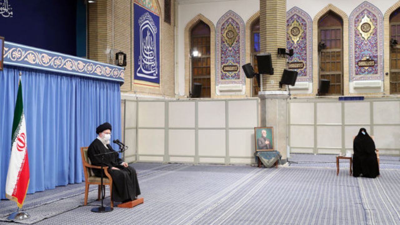 سیلی سخت‌تر غلبه نرم‌افزاری بر هیمنه پوچ استکبار و اخراج امریکا از منطقه است / انتقام از آمران و قاتلان شهید سلیمانی در هر زمان که ممکن باشد قطعی است / در برداشتن تحریم‌ها نباید یک ساعت هم تاخیر کرد