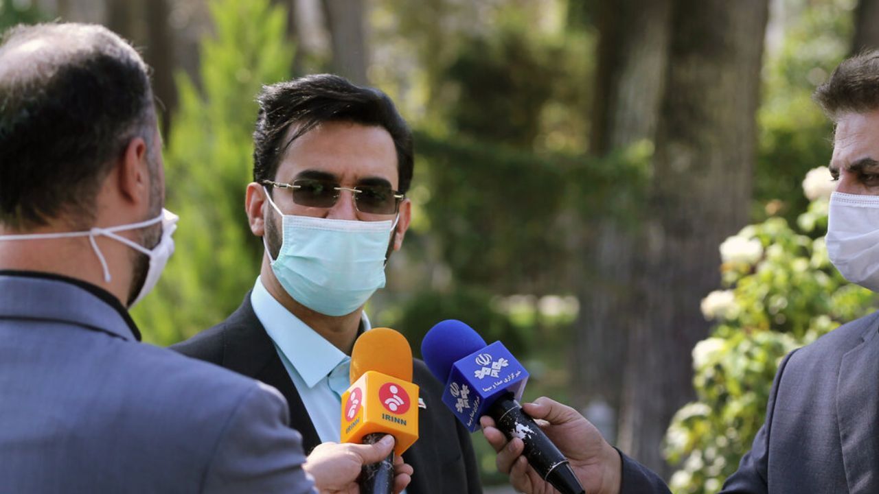 آذری جهرمی: طوری سیاه‌نمایی نکنید که تصور شود همه نوجوانان مشکل دارند