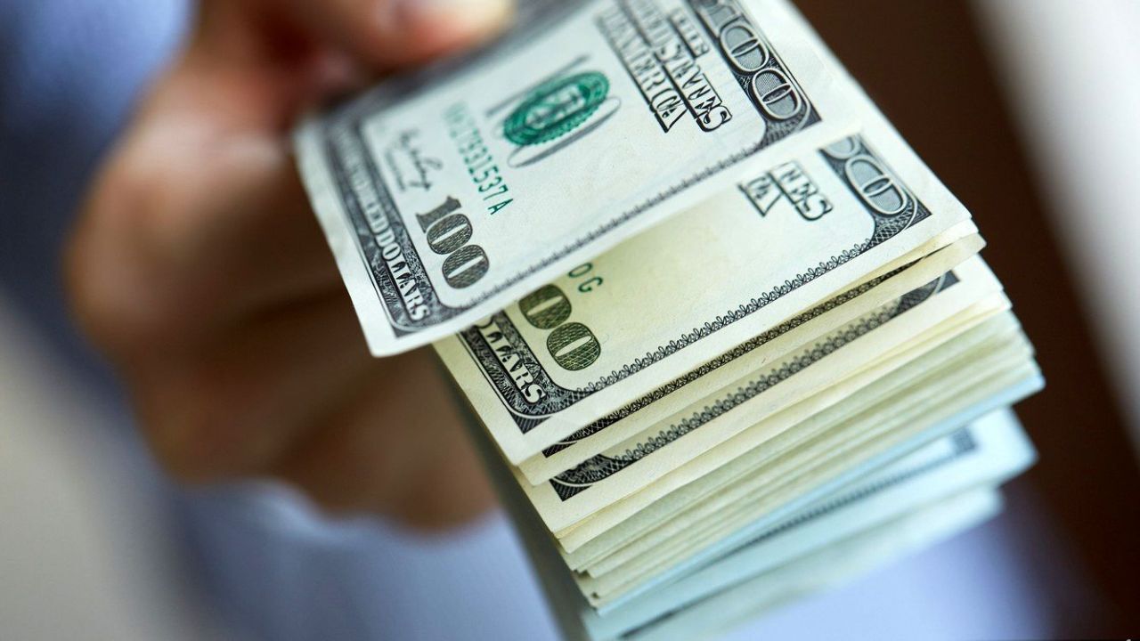کاهش ارزش دلار در بازار جهانی