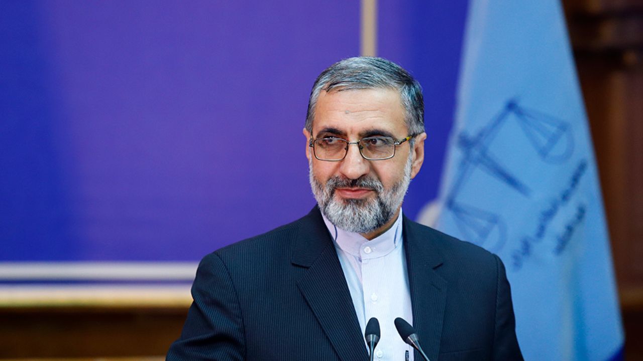 پرونده هواپیمای اوکراینی به زودی به دادگاه ارسال می‌شود / شیرین نجفی، دخیل در پرونده زم دستگیر و حکم او صادر شده است / مداخله معاون دادستان کل کشور درباره مصرف سوخت مازوت کذب است / تمامی اموال داخل کشور بابک زنجانی توقیف شده است / بخش دوم پرونده طبری با 2