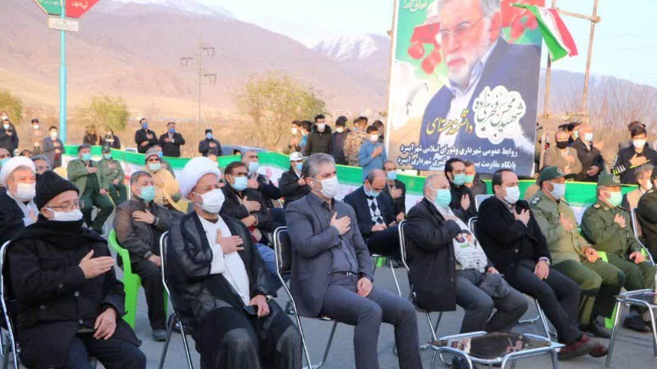اهدای نشان درجه یک «نصر» به خانواده شهید فخری‌زاده