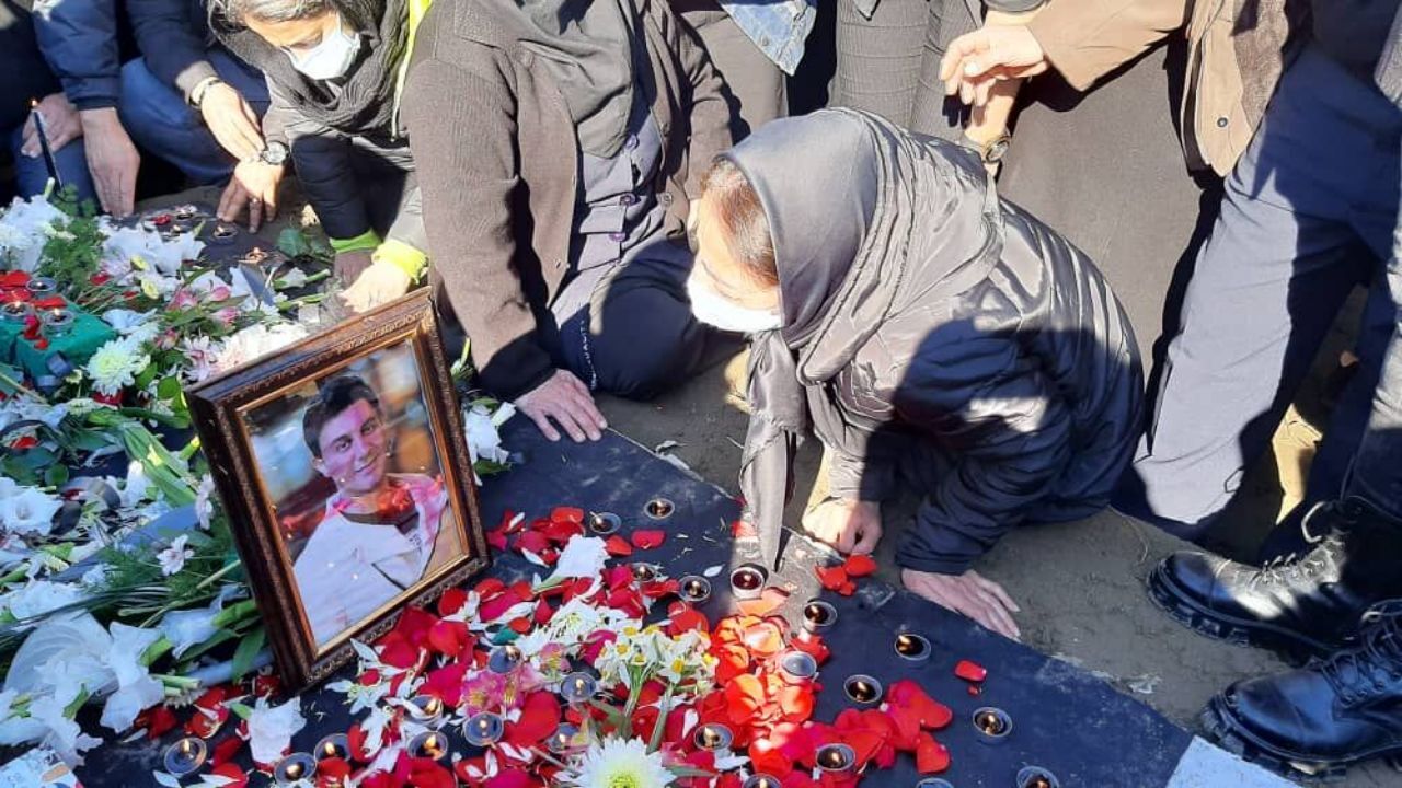 رضا نظری، هنرمند طنزپرداز گیلانی، به خاک سپرده شد