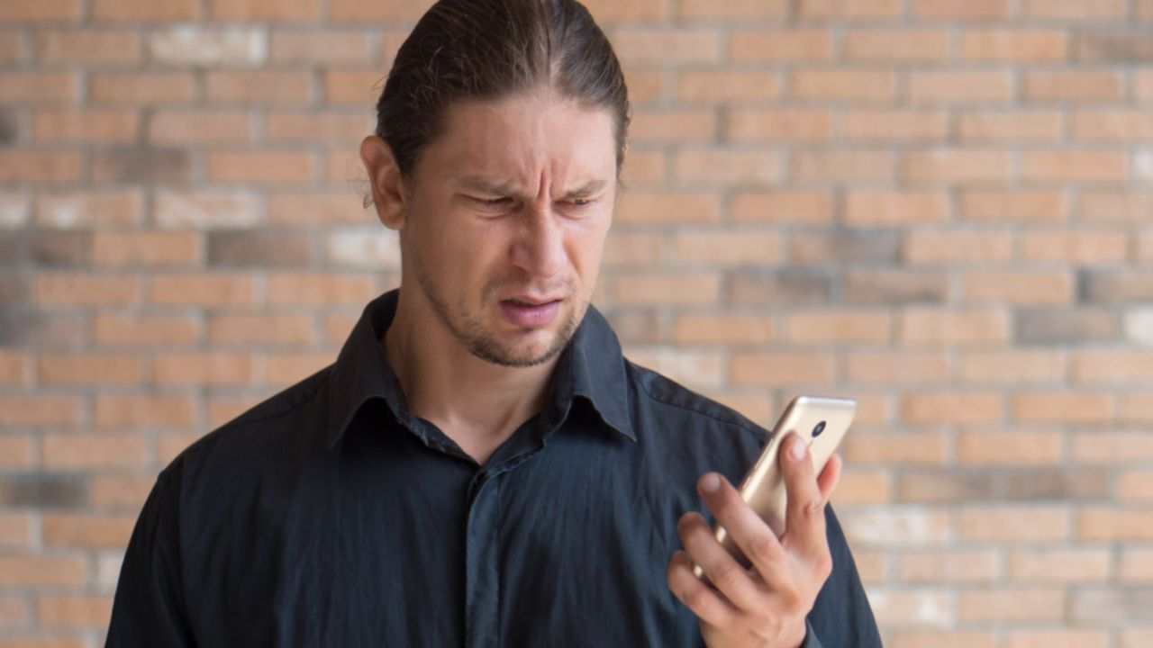چرا از حرف دیگران آزرده‌خاطر می‌شویم؟