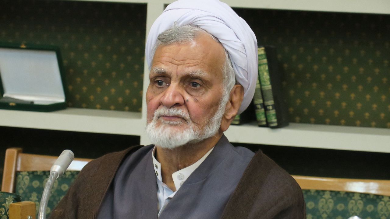 اسلام واقعی با اسلامی که اکنون زبانزد ماست چه فرق‌هایی دارد؟ / بی‌نمازی که آیت‌الله حائری پیشانی‌اش را بوسید!