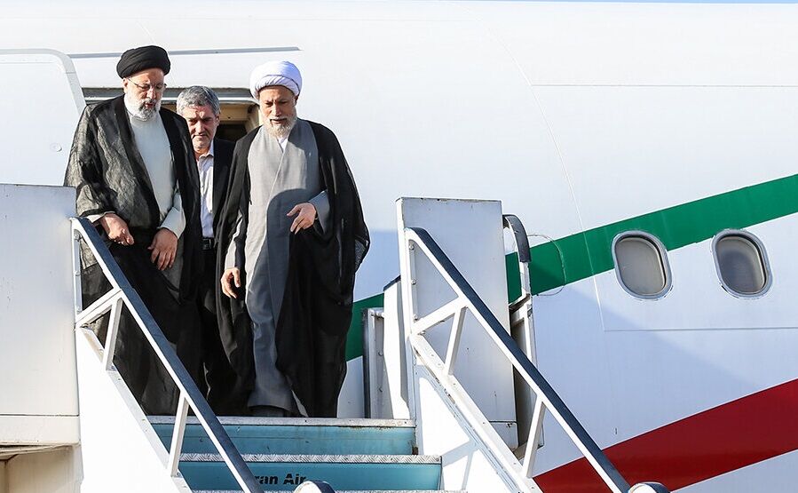 این زن شهرکردی با آغوش باز به استقبال رئیسی رفت+عکس