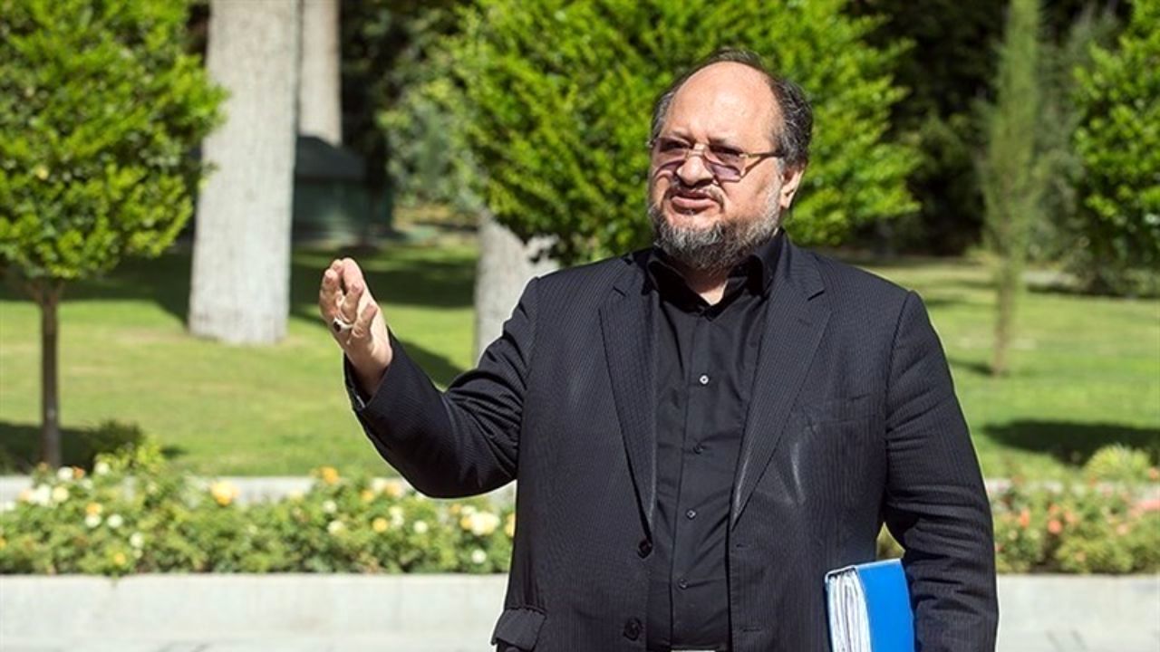 شریعتمداری: بعضی نه در آزادی بیان که در آزادی توهین هم چک سفید امضا دارند