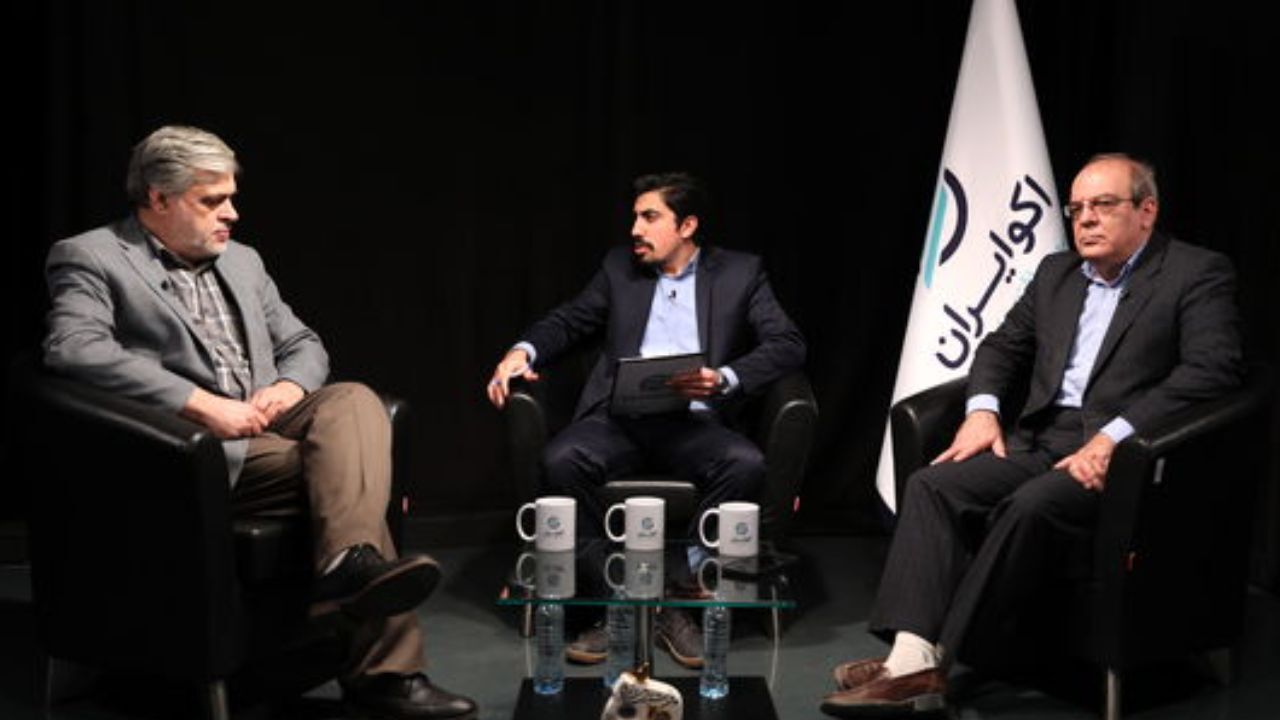 محمد مهاجری: دولت نظامی فقط رئیس‌جمهورش نظامی هستند نه کل کابینه / عباس عبدی: می‌خواهیم رئیس‌جمهور نظامی داشته باشیم یا دولت نظامی؟