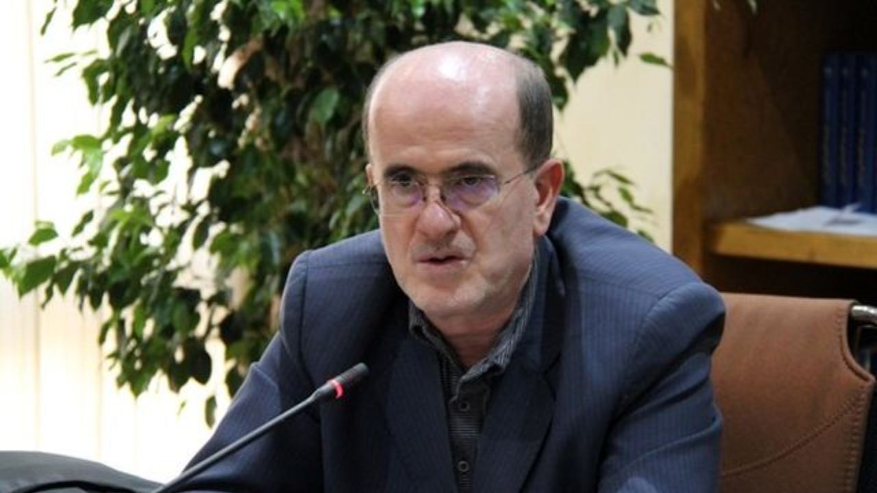 نباید با ادبیات زننده در مقابل مسئولان، فضا را برای دشمنان آماده کنیم