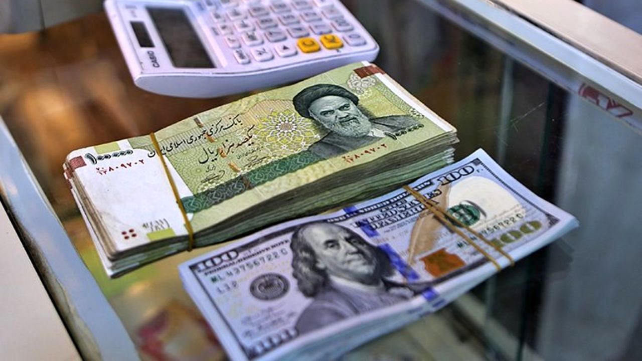 عقب نشینی دلار در بازار جهانی و داخلی ریال را تقویت می‌کند
