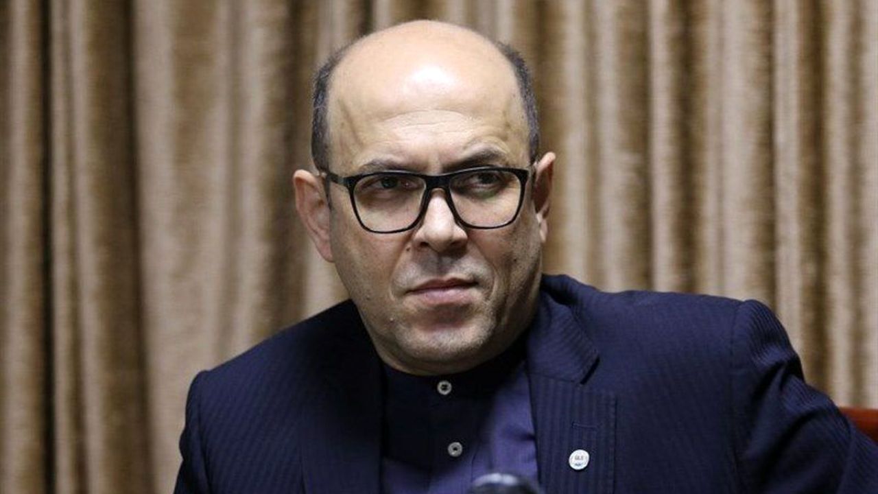 مدیرعامل سابق استقلال باید پاسخگو باشد