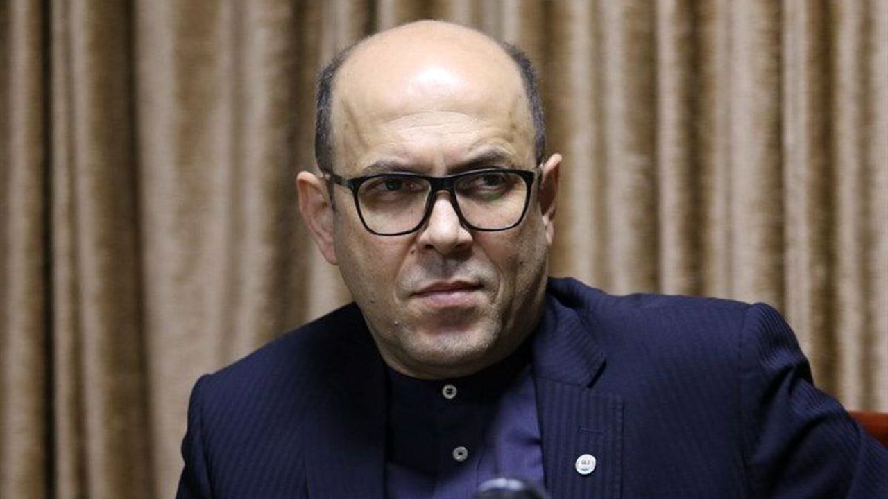 مدیرعامل سابق استقلال باید پاسخگو باشد