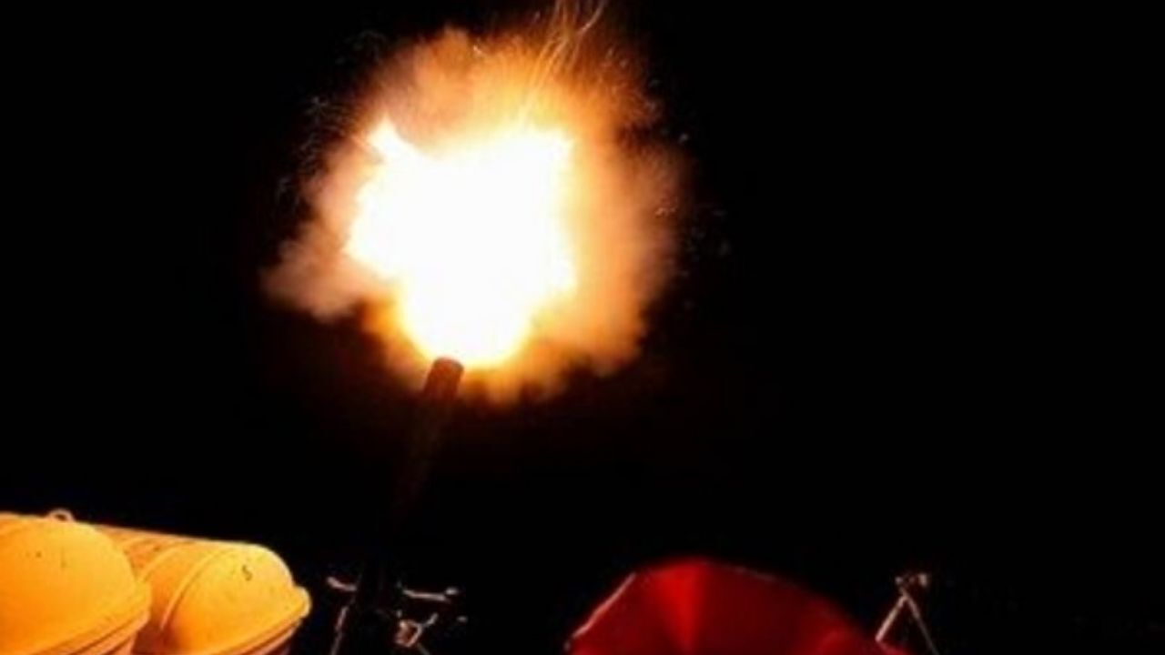 عملیات تیراندازی شبانه به اهداف هوایی در رزمایش نیروی دریایی انجام شد