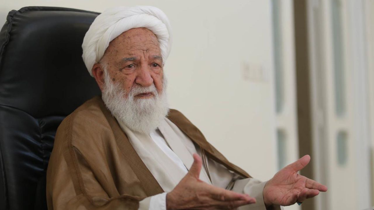 حوزه علمیه قم نباید به هیچ دسته، مقام و دولتی وابسته باشد ولو دولت اسلامی / شبیه‌سازی حوزه و دانشگاه کاری عبث است