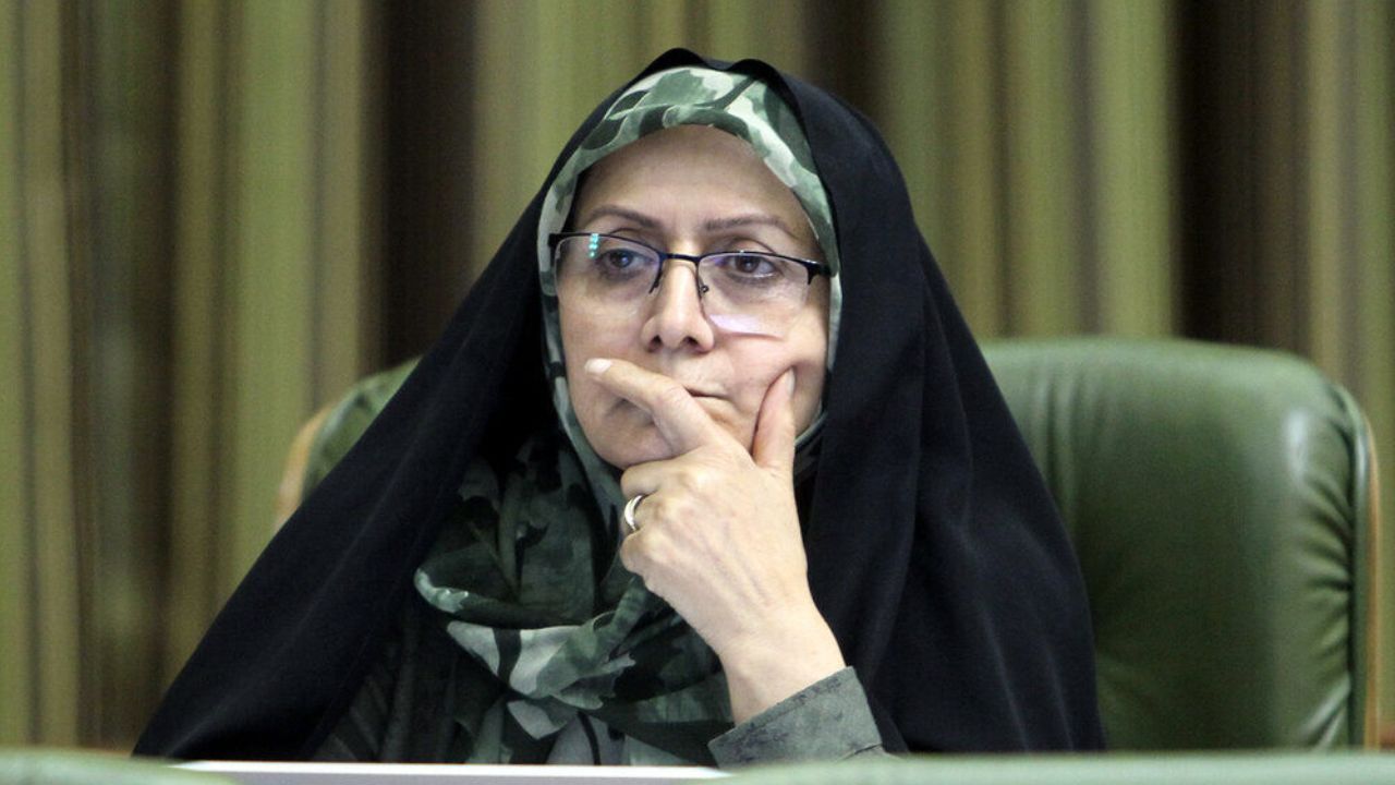 خاتمی از طریق یکی از امین‌های خود نامه را به دست رهبری رساند