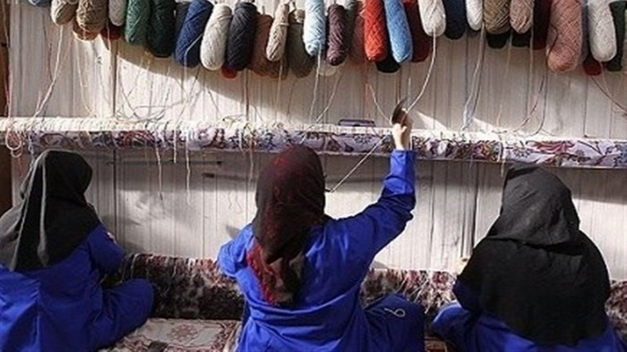 قالیبافان و رانندگان از حمایت بیمه‌ای دولت برخوردار می شوند
