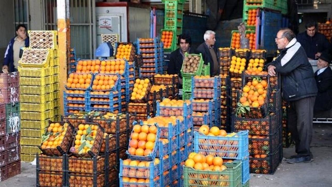 دلالان و واسطه‌ها 200درصد سود از میوه به جیب می‌زنند