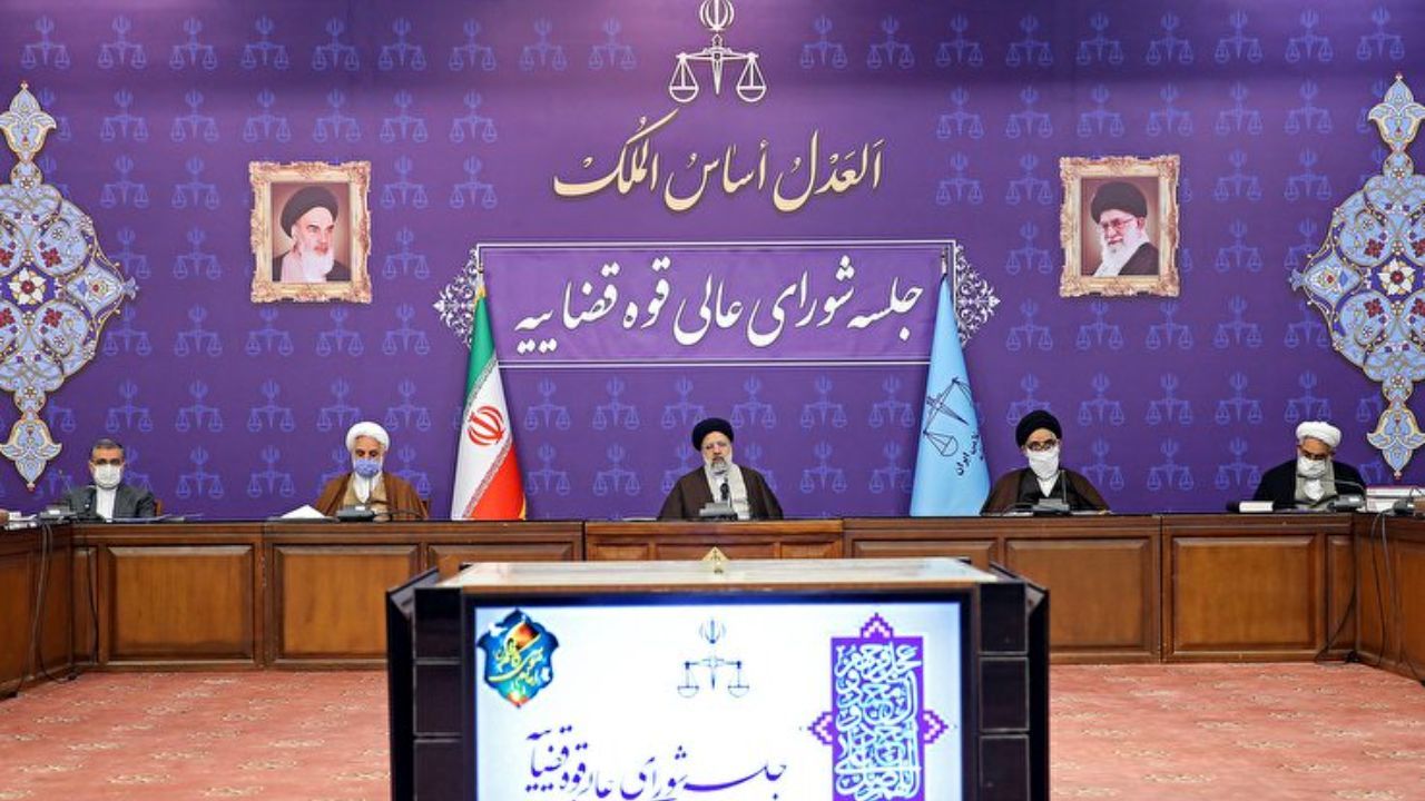 ارسال پالس ضعف به خارج خلاف شان و خواست ملت بزرگ ایران است / نباید وضعیت به‌گونه‌ای باشد که دلالان عرصه را برای مردم تنگ کنند