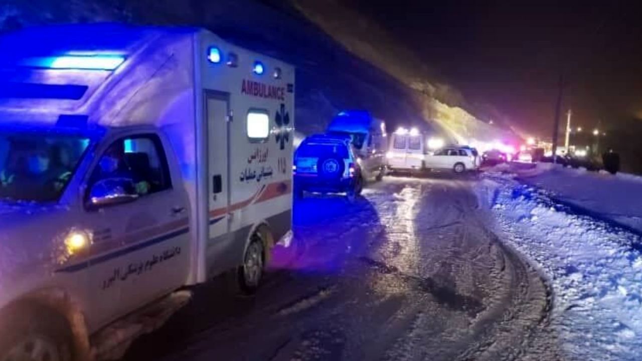 حادثه تلخ برای یک تیم فوتسال در جاده چالوس + عکس