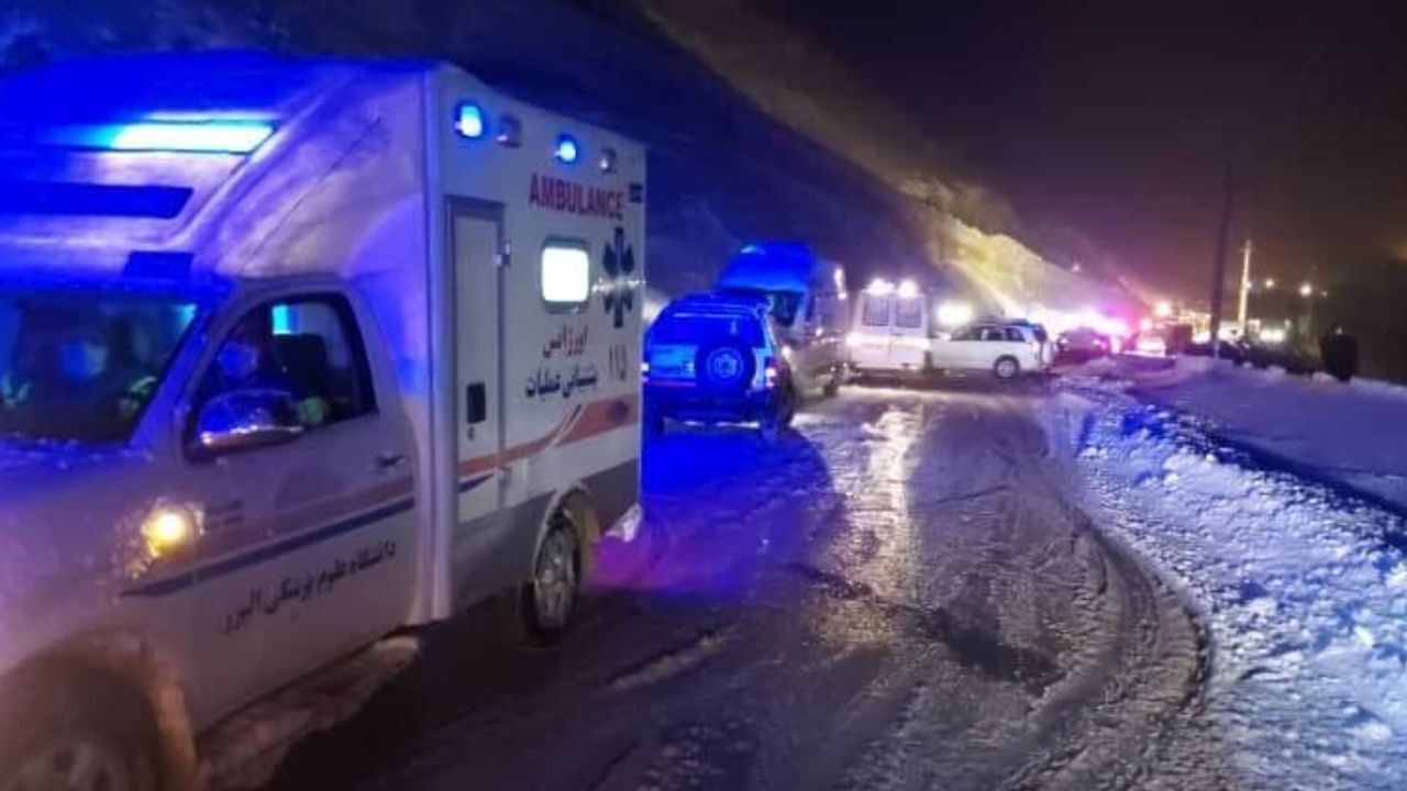حادثه تلخ برای یک تیم فوتسال در جاده چالوس + عکس