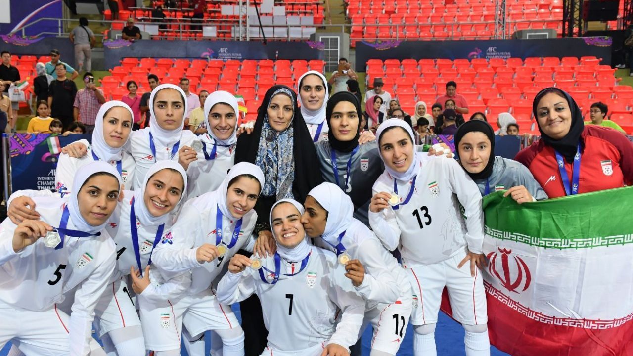 واکنش دختران فوتسال به کسر مالیات از پاداش قهرمانی/ "حق‌مان را ندادند"