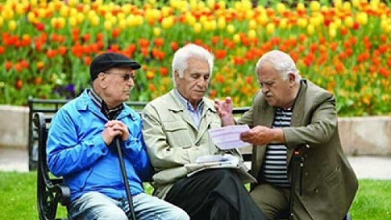 اصلاح احکام بازنشستگان به اواخر اردیبهشت موکول شد