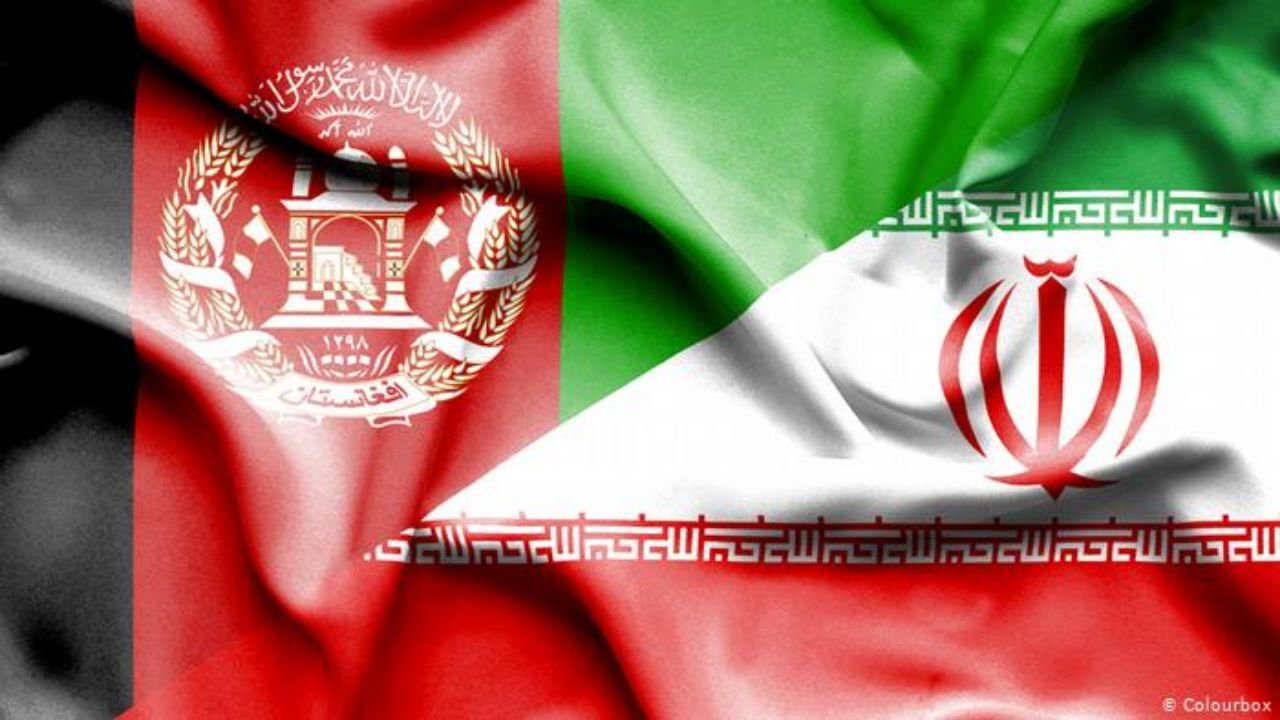 آغاز مذاکرات برای کشت فرامرزی در افغانستان/ شرکت‌های بیمه حاضر به پوشش کامیون‌ها به مقصد افغانستان نیستند