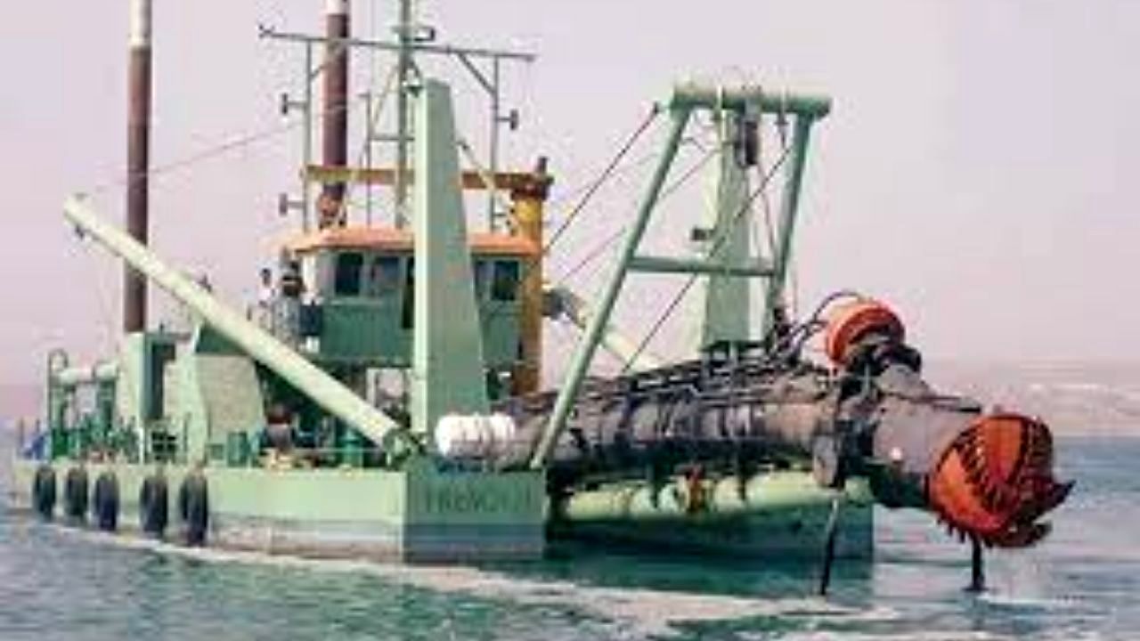 بهره‌برداری از 2 لایروب هاپرساکشن هلندی در بندر چابهار