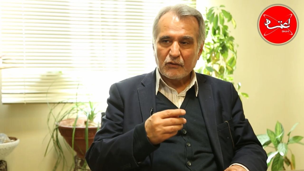11 روز در خانه تحصن کرده و بست نشستند و حتی اگر می‌توانستند، لباس گورباچوف را می‌پوشیدند/ ایران جامعه‌ای دو قطبی است