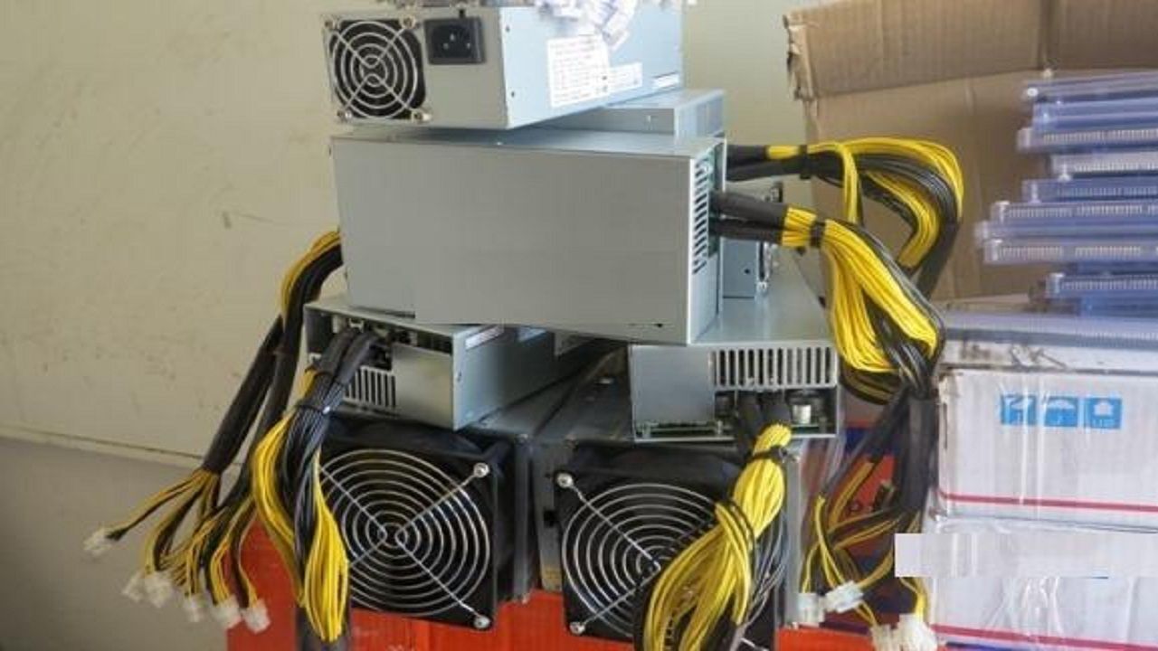 کشف 10 دستگاه غیرمجاز استخراج ارز دیجیتال در منطقه سراوان