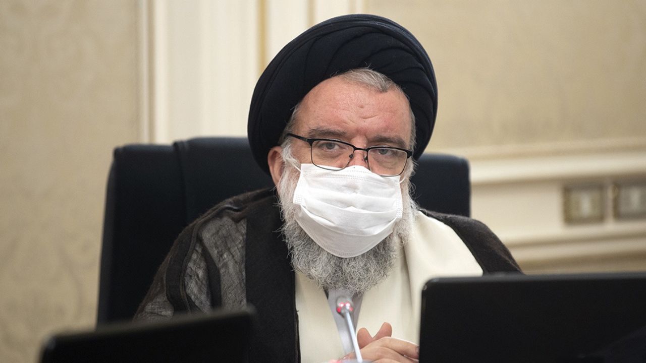 احمد خاتمی: تنها راه مقابله با آمریکا مقاومت و حضور در انتخابات است نه مذاکره/ کاهش قیمت طلا و ارز تاکنون هیچ اثری بر قیمت‌های اساسی کالاها نداشته است/ تنها روشی که می‌توان با جهان‌خواهی آمریکا مقابله کرد مقاومت و حضور در انتخابات است