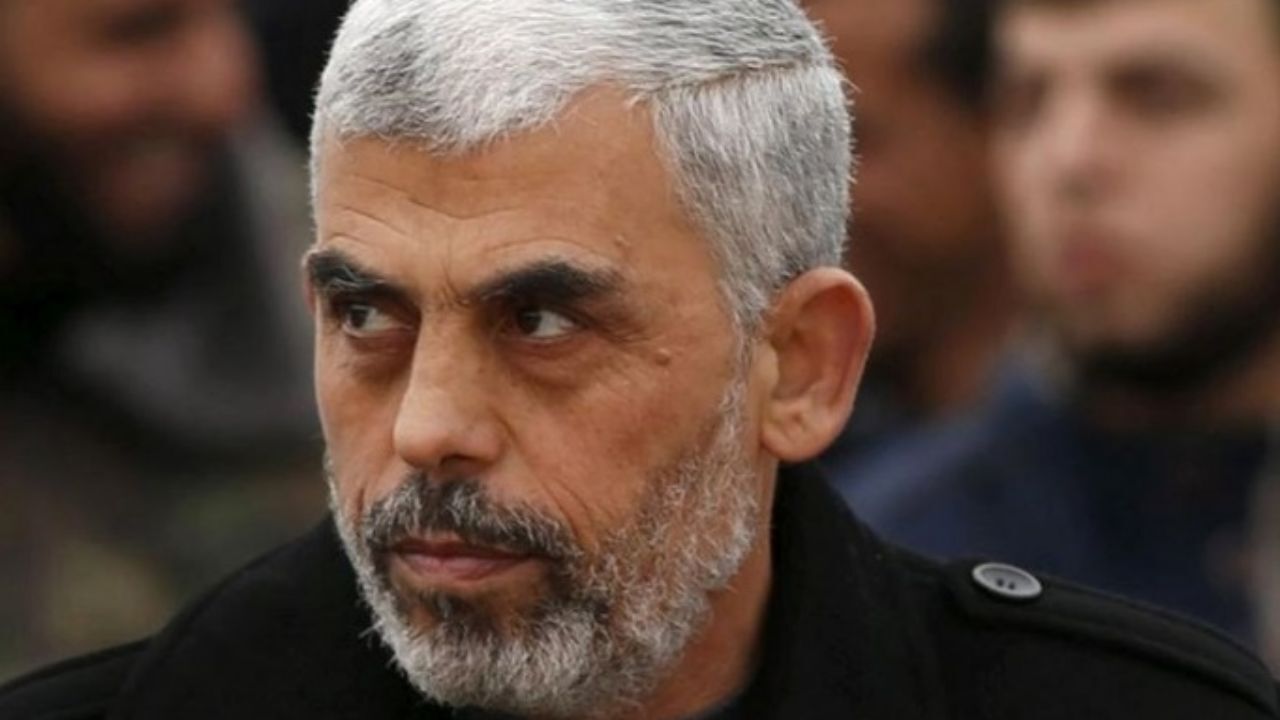 منزل مسکونی السنوار و برادرش را هدف قرار دادیم