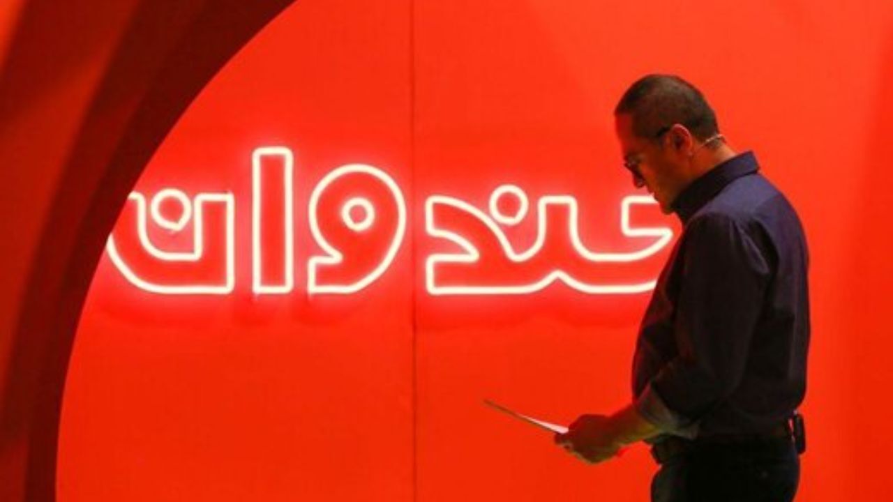 حواشی توهین فیروز کریمی به نویسندگان ایرانی در «خندوانه»، ادامه دارد