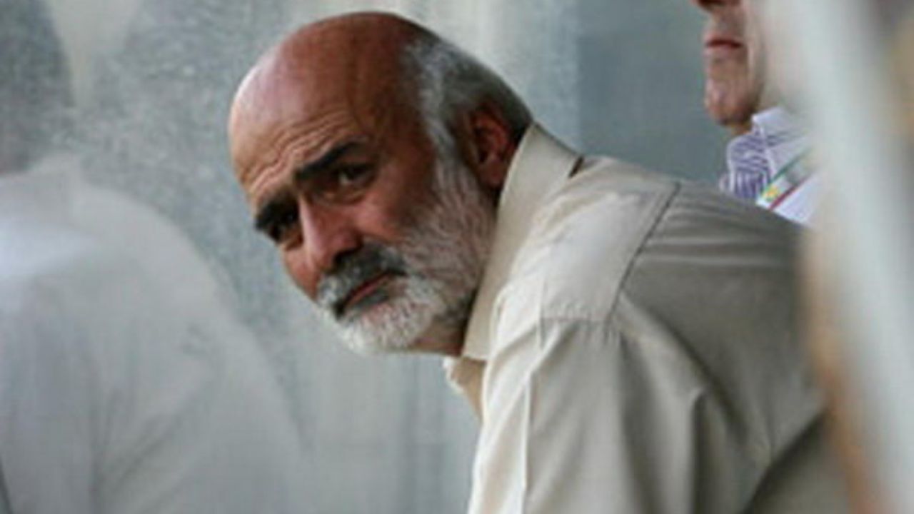 چرا به شکایت ذوب‌آهن از بازیکن استقلال رسیدگی نمی‌شود؟/صحبت‌های کمالوند غیرحرفه‌ای بود