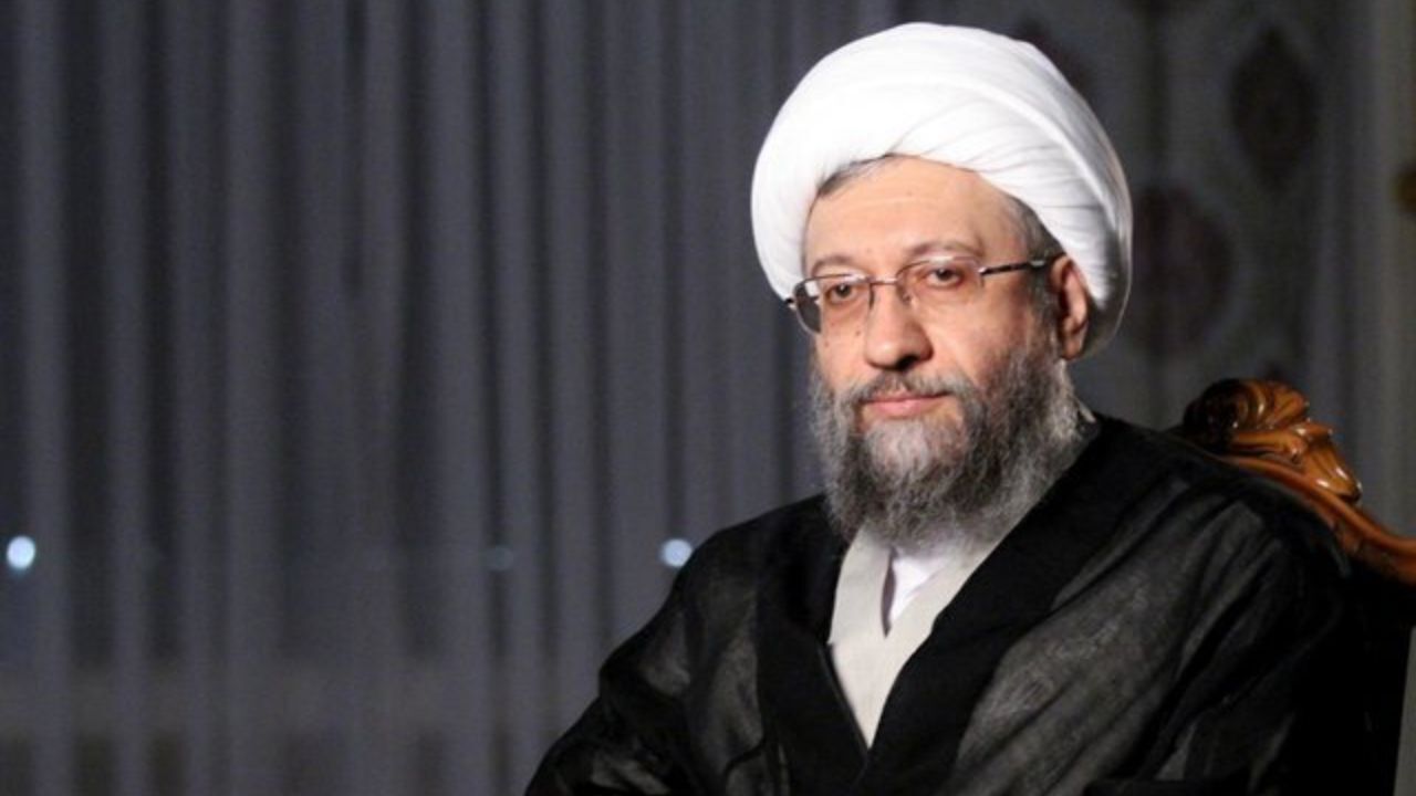 در حمایت از یک عضو خانواده؛ انتقاد آیت‌الله آملی لاریجانی از شورای نگهبان