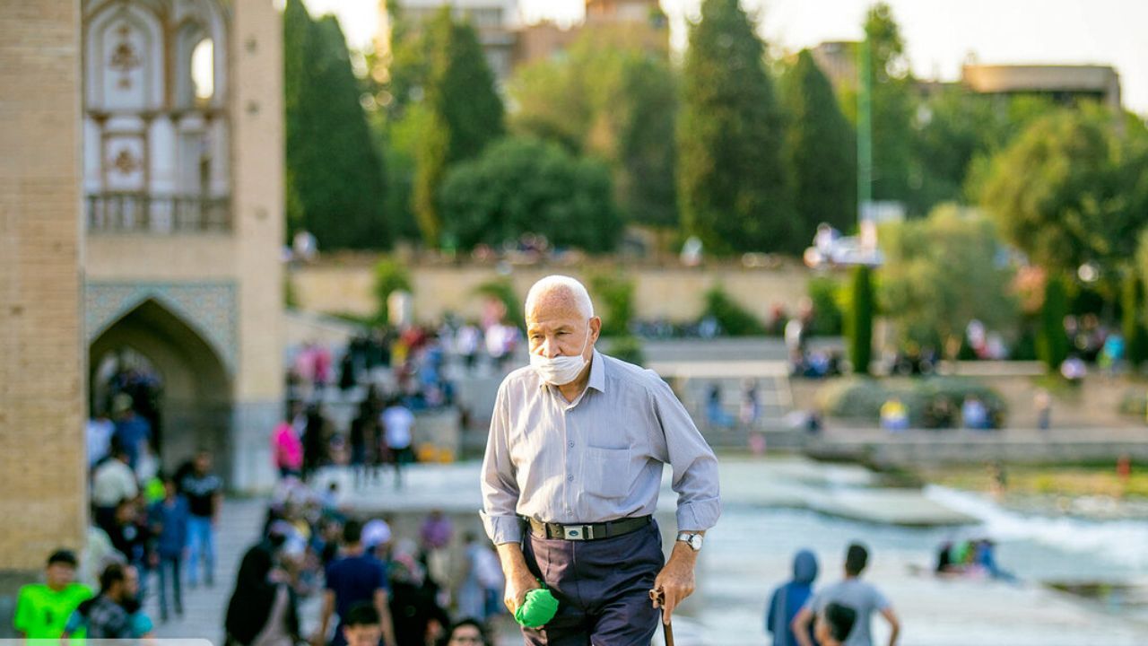 سند ملی سالمندان ابلاغ شده اما به اجرا گذاشته نشده است / بسیاری از سالمندان از لحاظ اقتصادی تامین نیستند /  رسانه ملی در تهیه برنامه برای سالمندان ضعف دارد