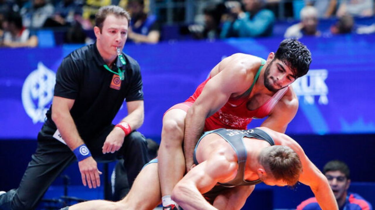 تیم منتخب کشتی فرنگی راهی لهستان شد