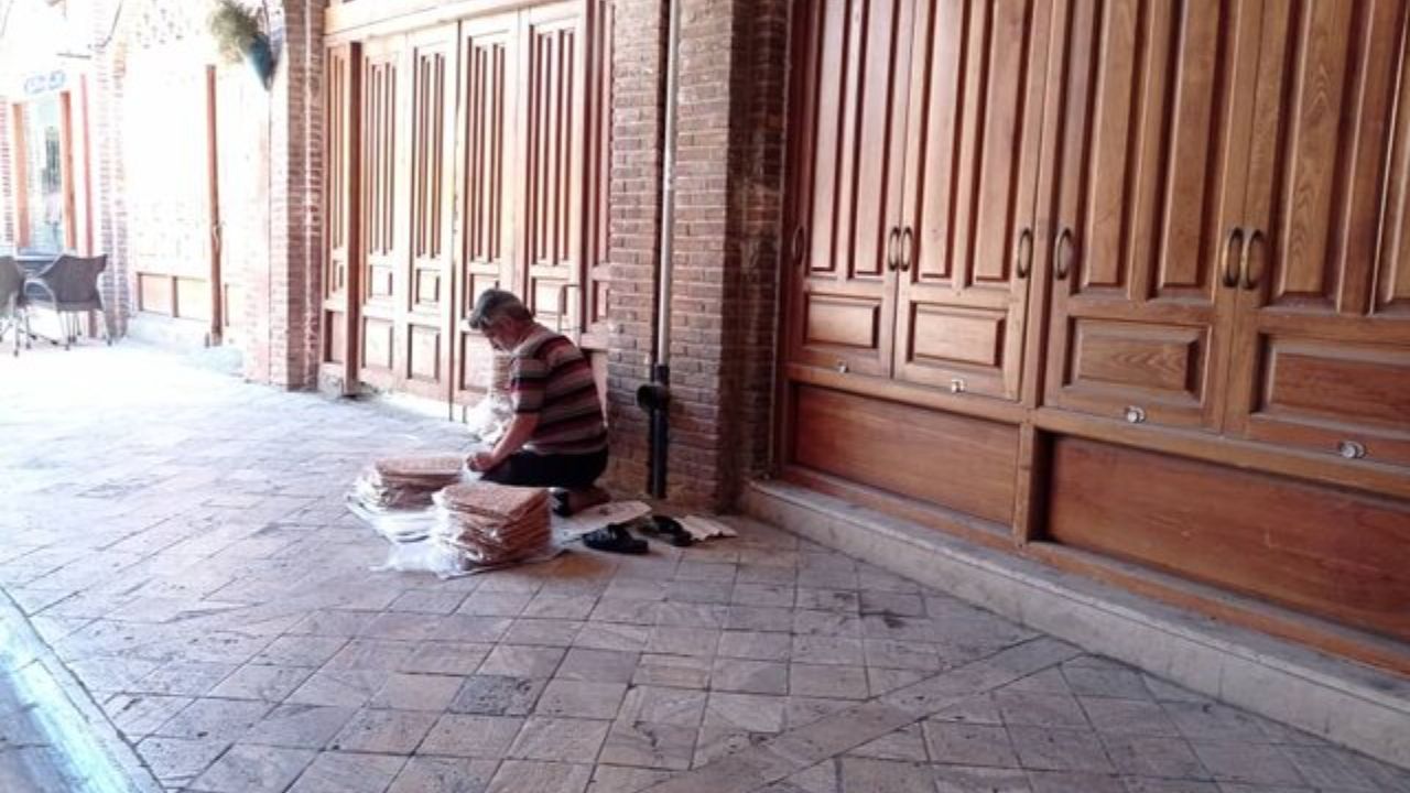 کرونا پا روی گلویش گذاشته و به سختی نفس می‌کشد!