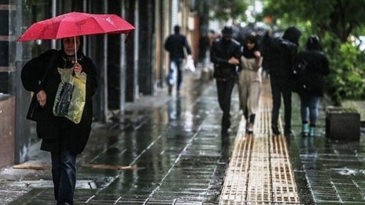 رگبار پراکنده باران در برخی مناطق کشور/غبار آلود شدن آسمان تعدادی از استان‌ها
