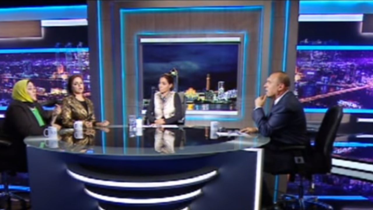 دور دنیا| حمله زنان کارشناس باعث فرار حقوقدان مدافع مردان شد+ ویدئو