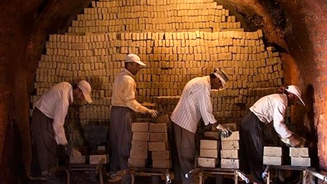 قیمت گاز تولیدکنندگان آجر 2.5 برابر شد/ بازار در رکود است/ رسانه‌ها در مورد وضعیت کارگران آجرپزی سیاه‌نمایی می‌کنند