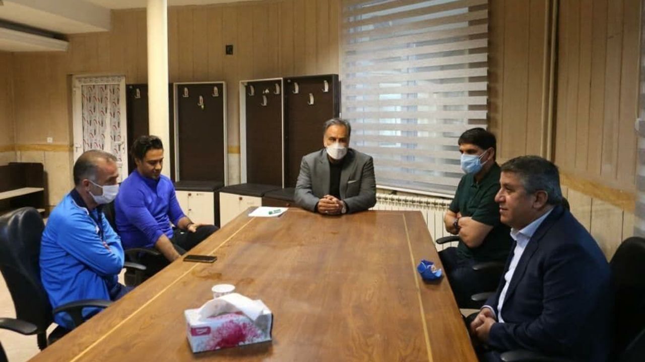 مددی به صندلی‌اش نچسبد و استعفا بدهد/ تحمل مجیدی حدی دارد