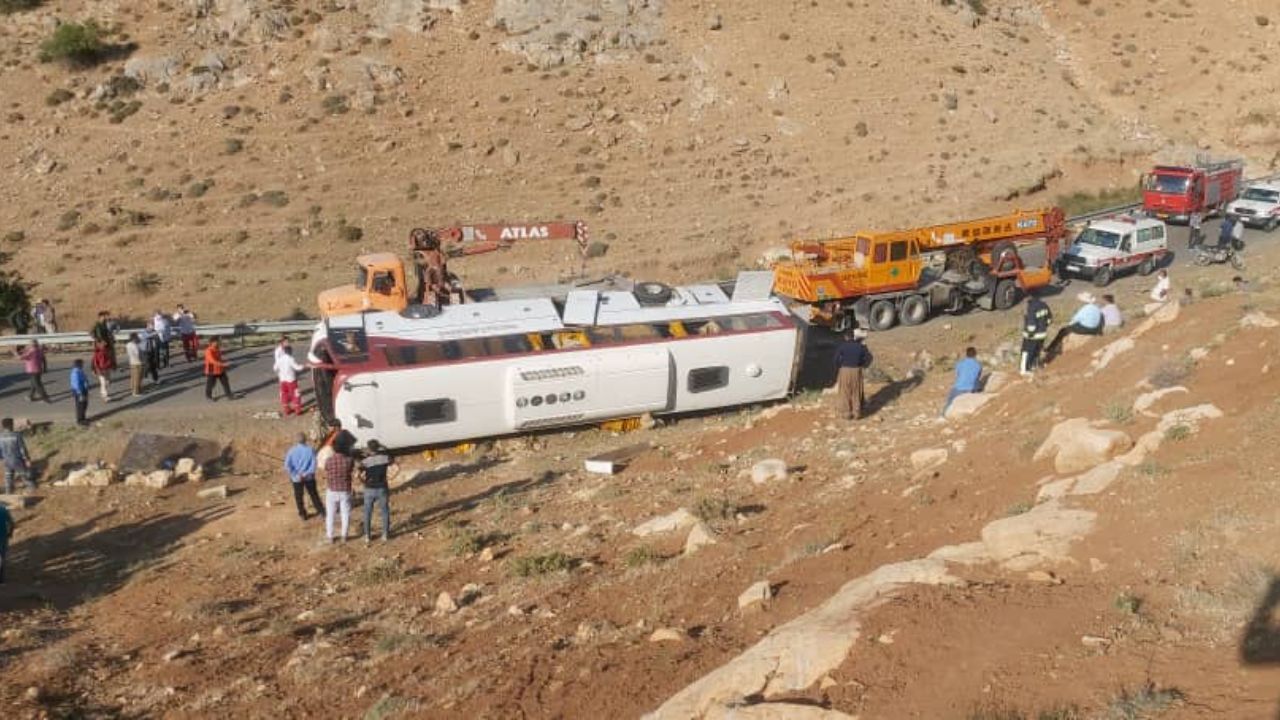 همه دلایل واژگونی اتوبوس خبرنگاران و سربازان