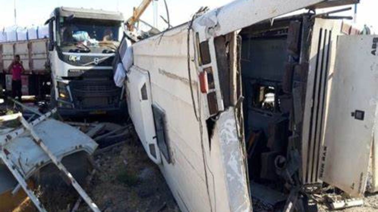 تعداد جان‌باختگان حادثه برخورد اتوبوس سرباز معلمان به 7 نفر رسید