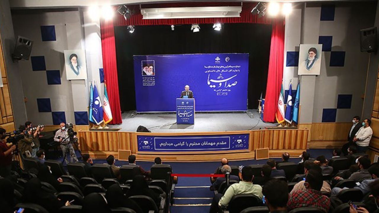 دیدار دانشجویان با جبلی/ صدا و سیما باید شفاف باشد